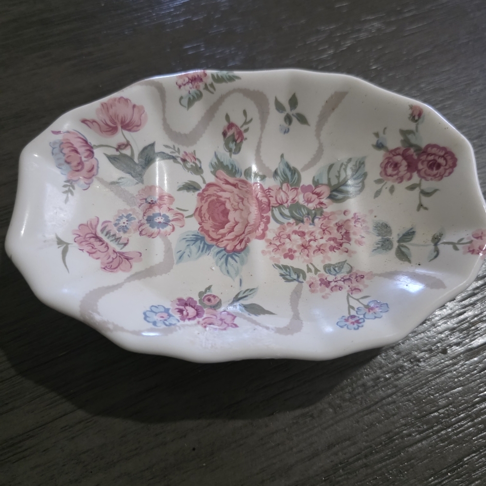 Vintage Ceramic Shabby Rose Soap Dish Rose Bouquet Flowers Collectible